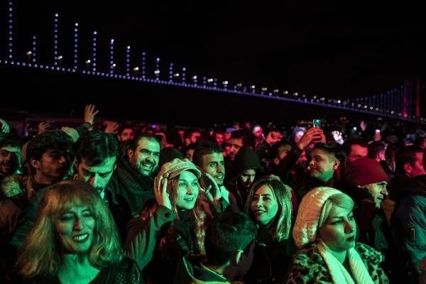 Nefes kesen kareler! İstanbul'da yeni yıl coşkusu