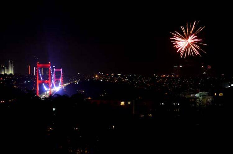 Nefes kesen kareler! İstanbul'da yeni yıl coşkusu