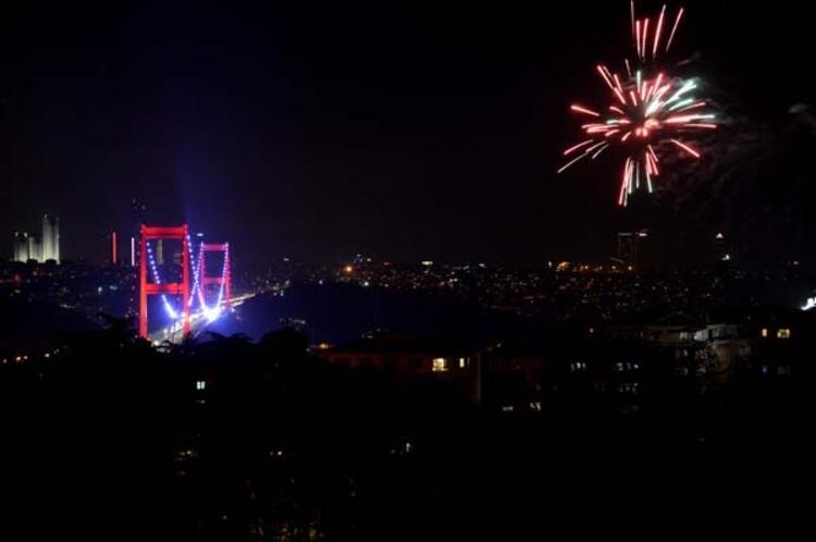 Nefes kesen kareler! İstanbul'da yeni yıl coşkusu