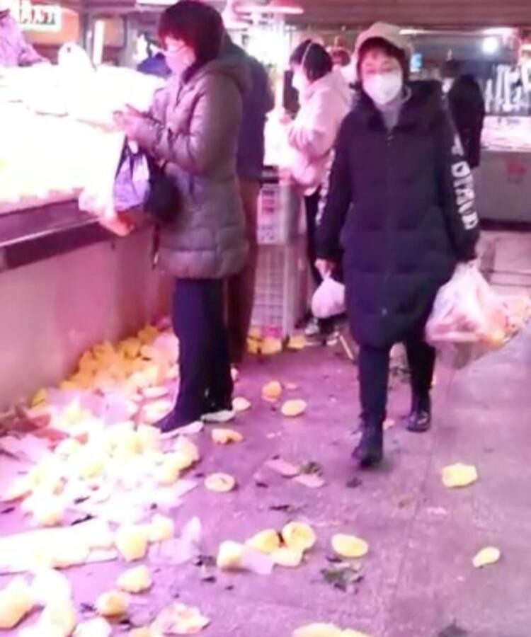  insanlar aniden bilinçlerini kaybederek yere yığılıyor