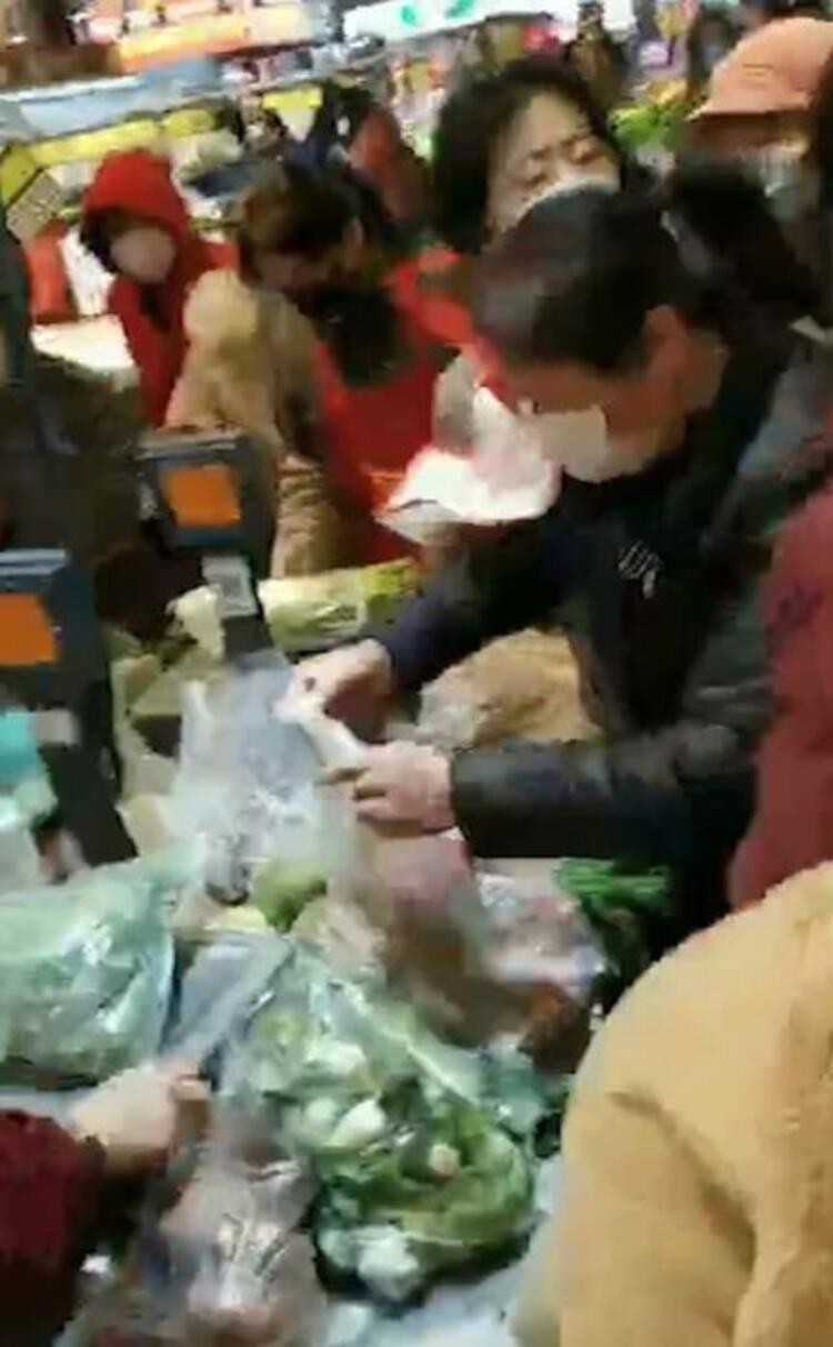  insanlar aniden bilinçlerini kaybederek yere yığılıyor