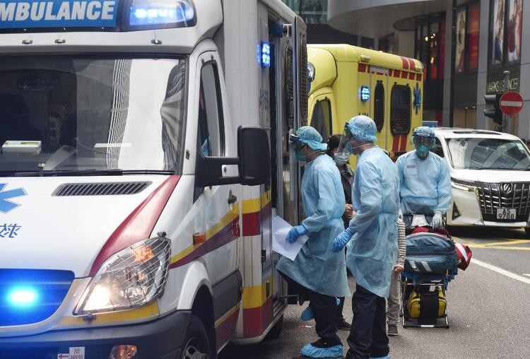  insanlar aniden bilinçlerini kaybederek yere yığılıyor