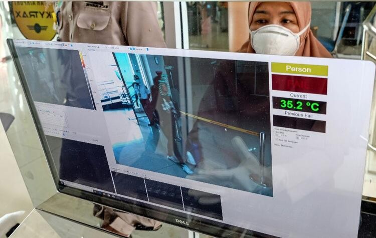  insanlar aniden bilinçlerini kaybederek yere yığılıyor