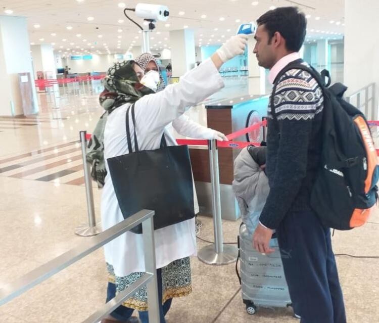  insanlar aniden bilinçlerini kaybederek yere yığılıyor