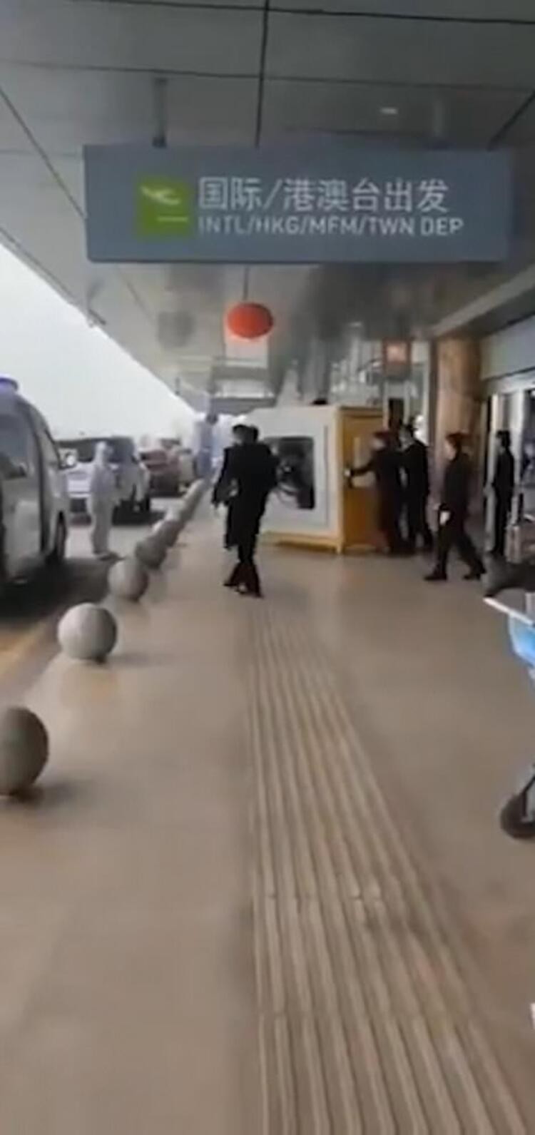 insanlar aniden bilinçlerini kaybederek yere yığılıyor