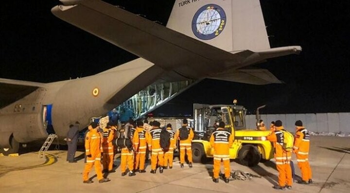 TSK uçakları tüm gece İstanbul, Ankara ve Elazığ arasında mekik dokudu