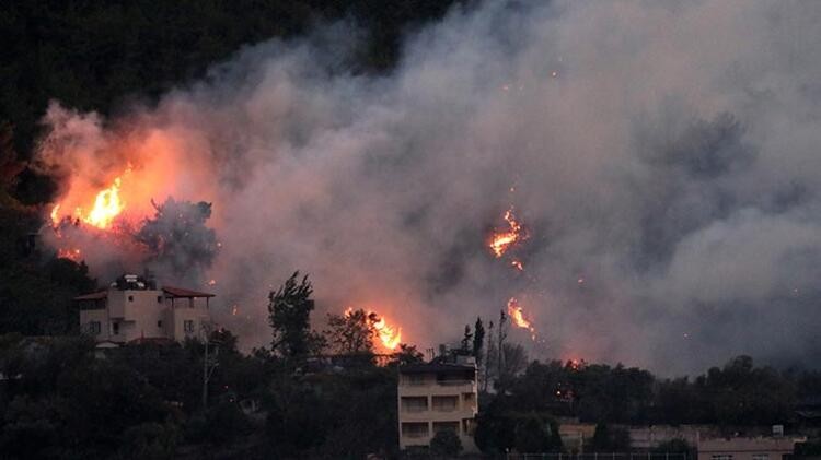 Hatay'da orman yangını hala söndürülemedi