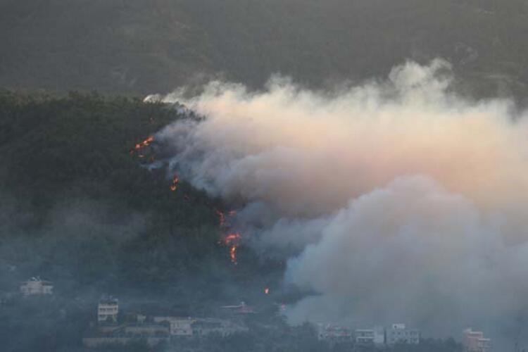 Hatay'da orman yangını hala söndürülemedi
