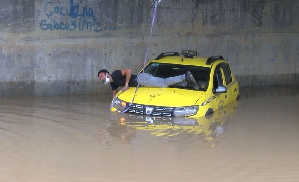 İstanbul'da sağanak yağış etkili oldu