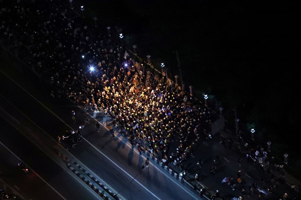 Tayland'da protestolar sürüyor! Kral ülkeyi Almanya'dan yönetiyor