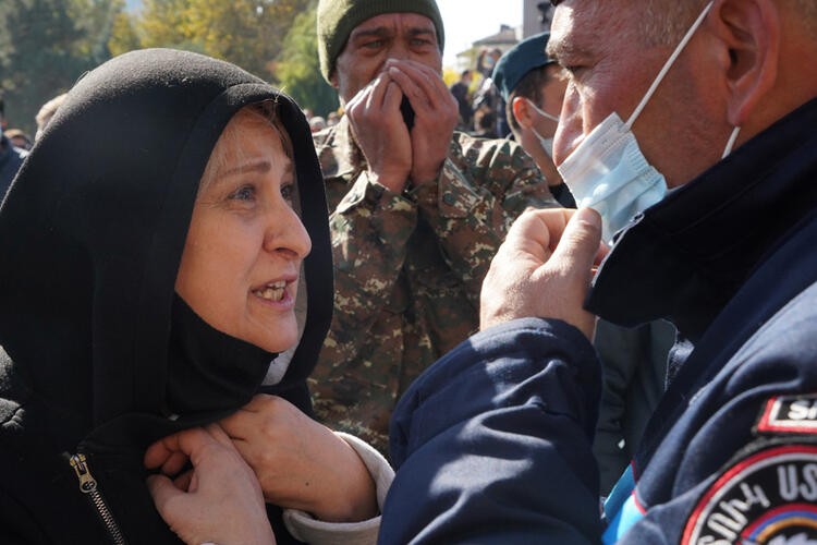 Azerbaycan yenilgisinin ardından Ermenistan karıştı! Tarihi hezimet