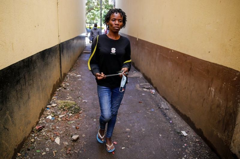 Kenya'da evsiz annelerinden çalınan bebekler karaborsada satılıyor