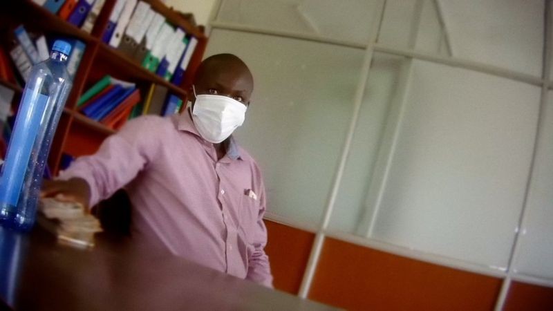 Kenya'da evsiz annelerinden çalınan bebekler karaborsada satılıyor