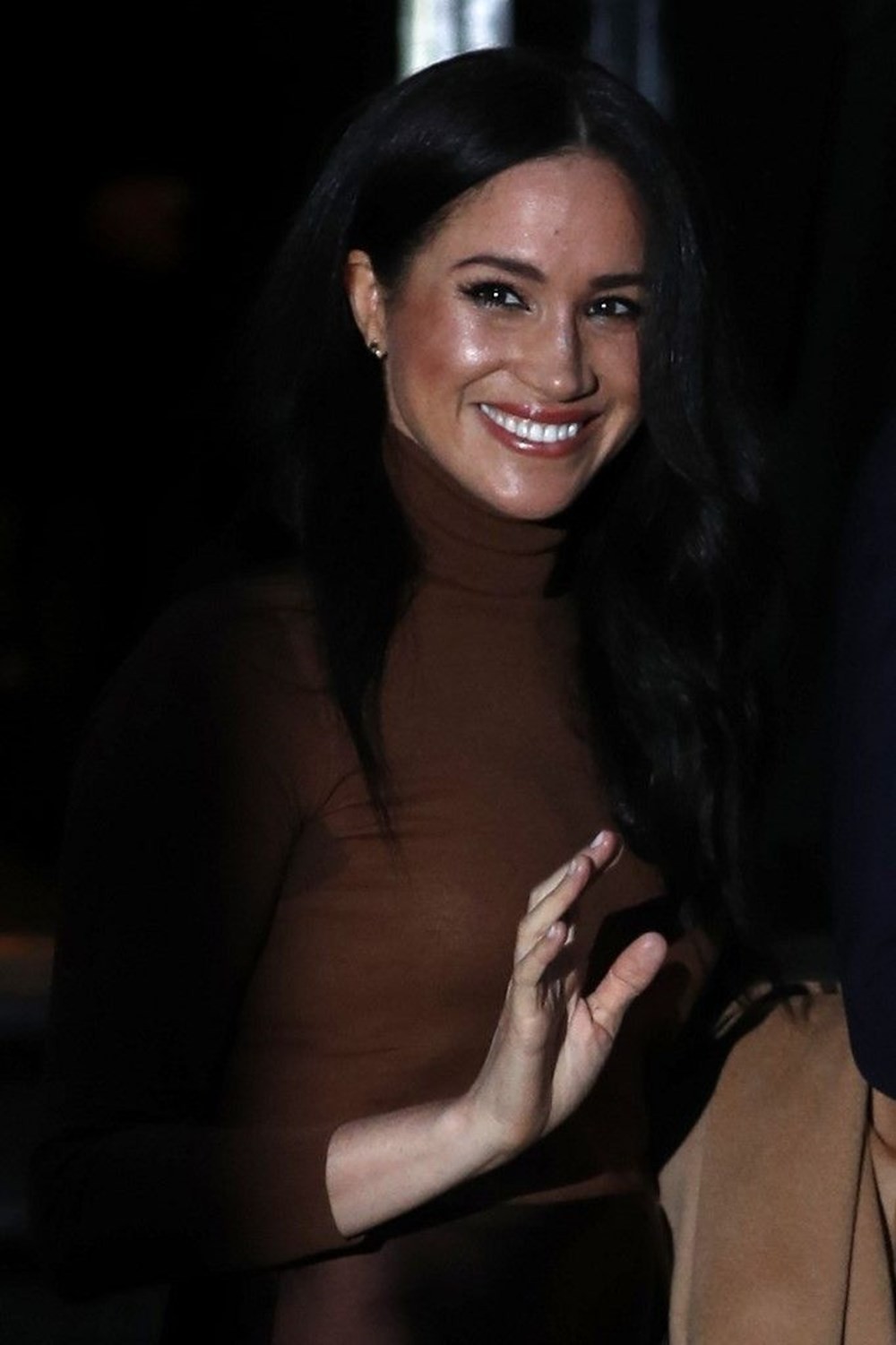 Meghan Markle kitap yazarlarına bilgi sızdırdığını itiraf etti ...