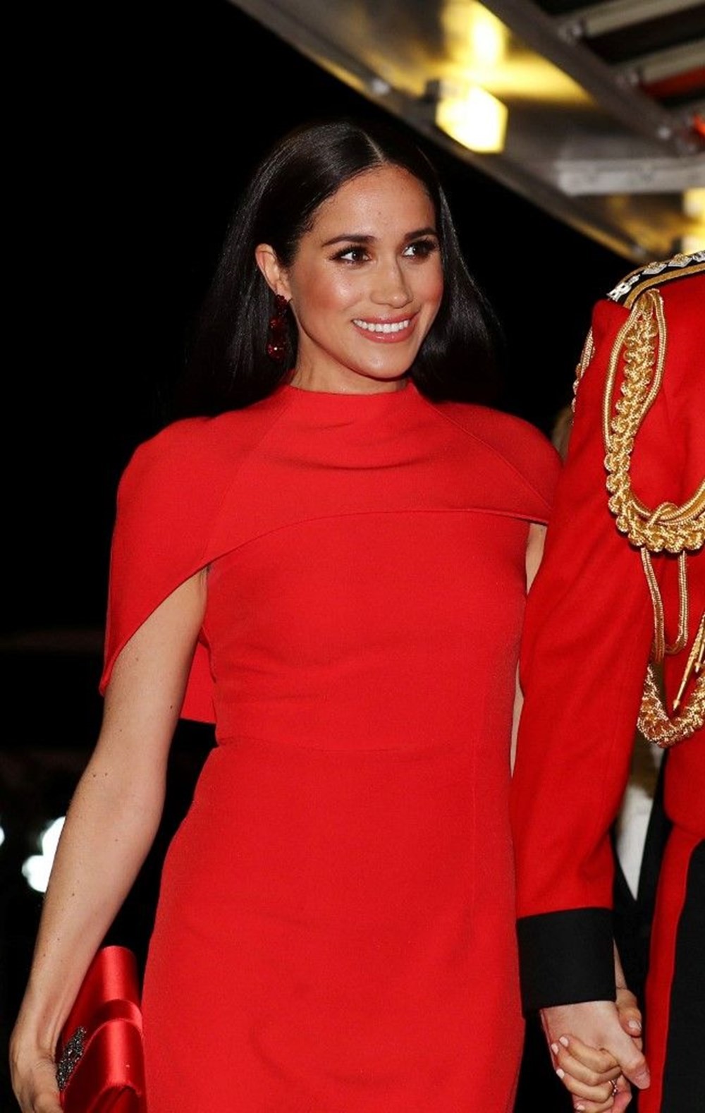 Meghan Markle kitap yazarlarına bilgi sızdırdığını itiraf etti ...