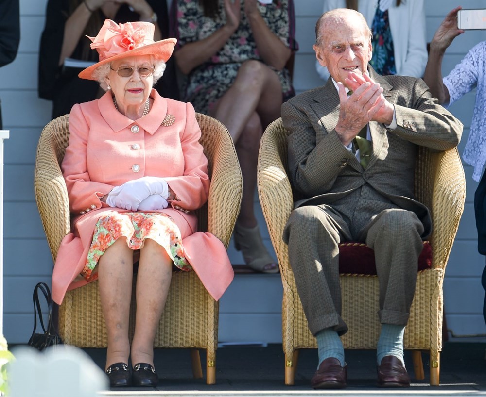 Kraliçe 2. Elizabeth ve eşi Prens Philip 73. evlilik yıl dönümlerini kutluyor