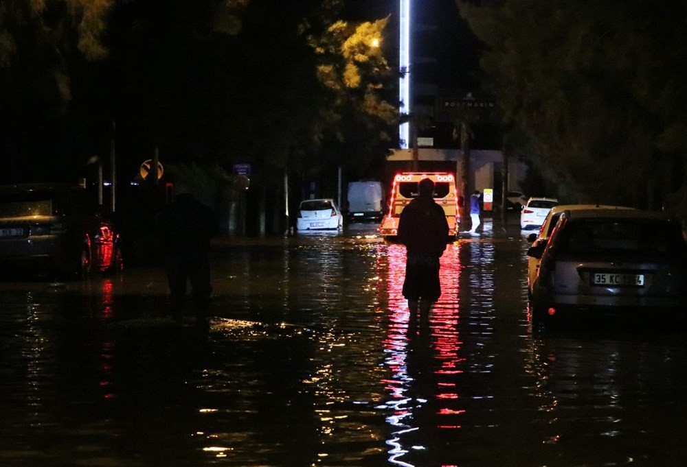 İzmir'de deniz taştı: Aranan 2 kişinin cansız bedenine ulaşıldı
