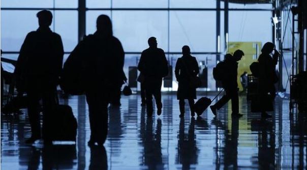 AB Sağlık Ajansı: Seyahat edenleri karantinaya almak etkili bir uygulama değil
