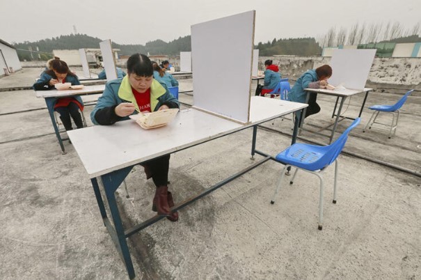 Dünya diken üstünde, Çin başkent Pekin'i kapatıyor!