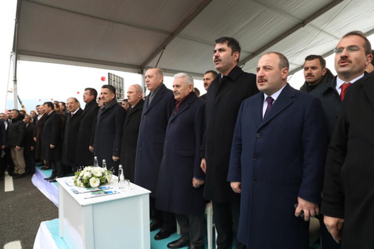 Cumhurbaşkanı Erdoğan yeni otoyolu makam aracıyla test etti