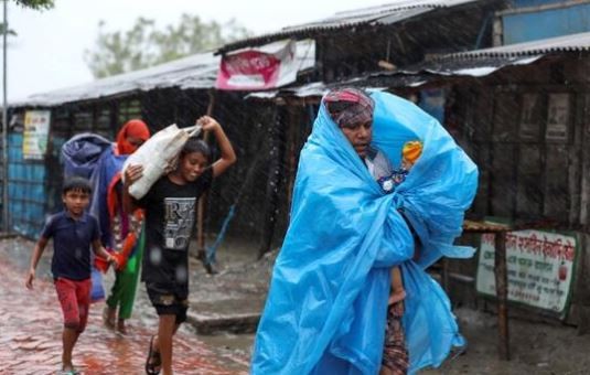 Hindistan ve Bangladeş'i vuran Amphan Kasırgası'nda 24 ölü