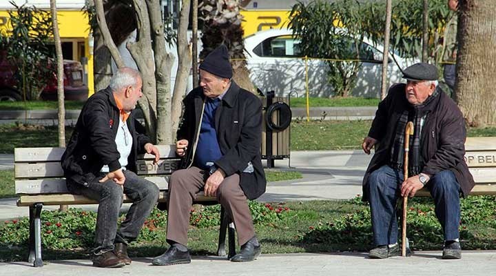 Pazar günü dışarı çıkacak 65 yaş üstü vatandaşlara önemli uyarılar