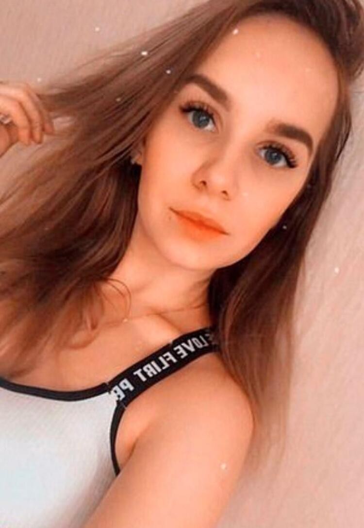 İç çamaşırlı korona virüs hemşiresi model oldu