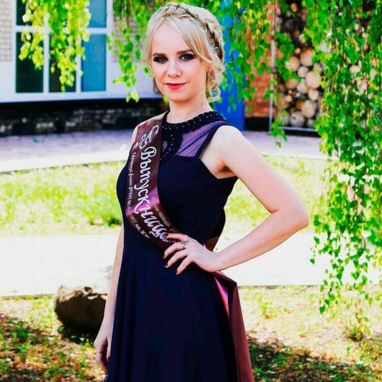 İç çamaşırlı korona virüs hemşiresi model oldu
