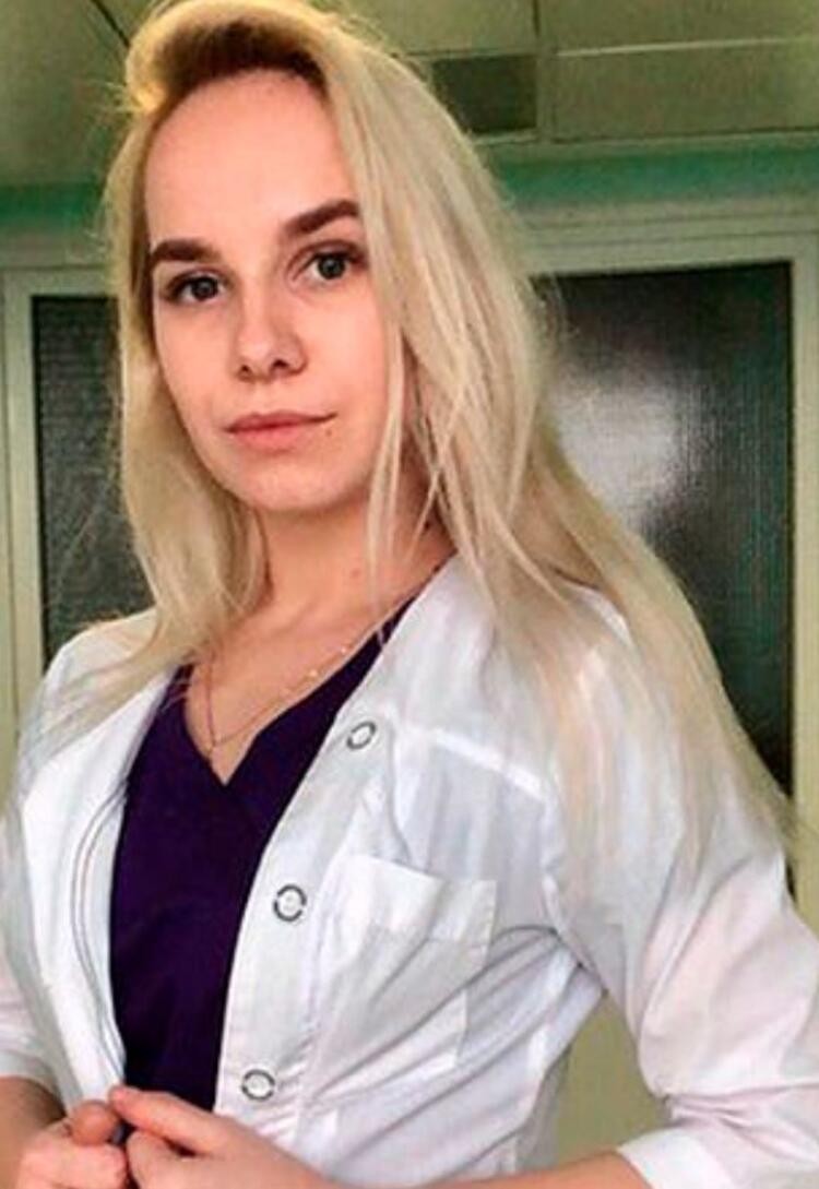 İç çamaşırlı korona virüs hemşiresi model oldu