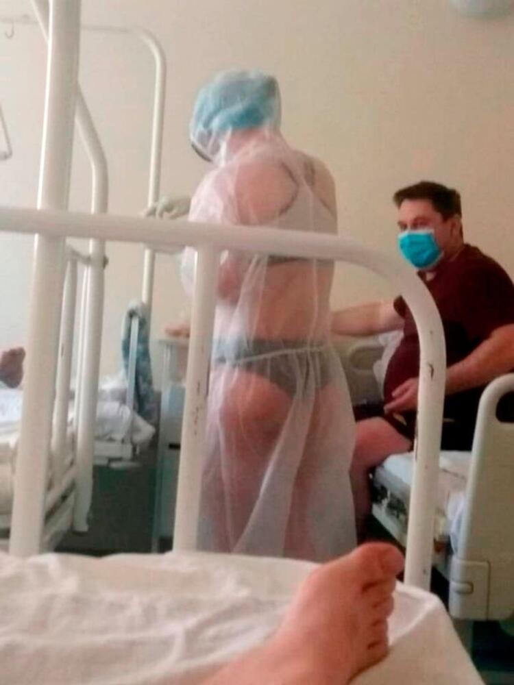 İç çamaşırlı korona virüs hemşiresi model oldu