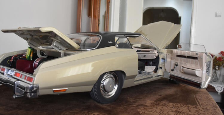 Tutkunu olduğu klasik otomobilin minyatürünü 36 yılda yaptı