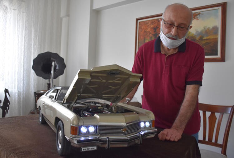 Tutkunu olduğu klasik otomobilin minyatürünü 36 yılda yaptı