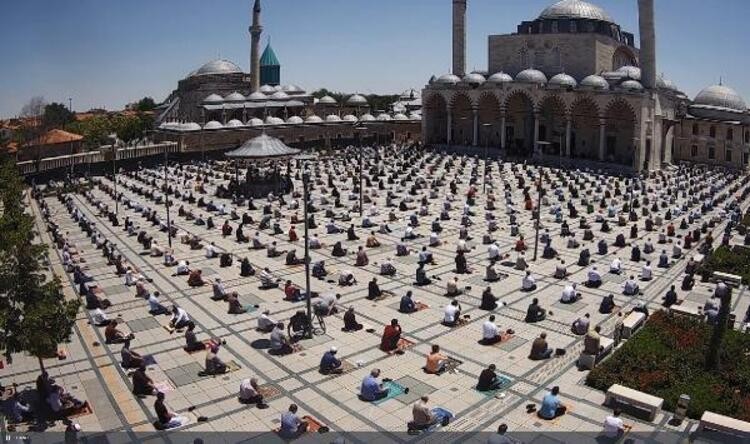 Camilerde salgın sürecindeki ikinci cuma namazı kılındı