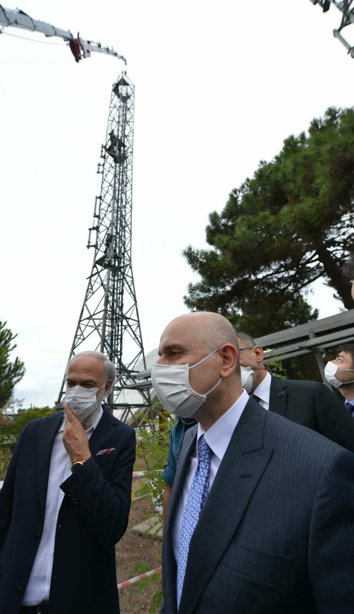 Çamlıca Tepesi'nde bulunan eski vericiler sökülüyor