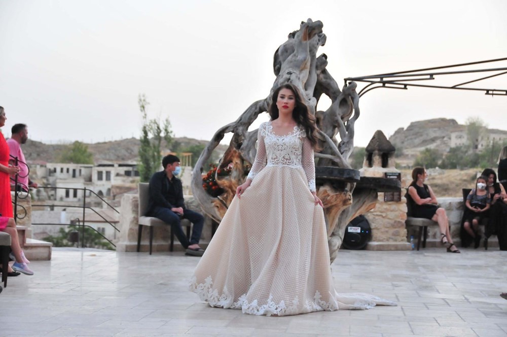 Kapadokya Fashion Week'de mankenler podyumda boy gösterdi