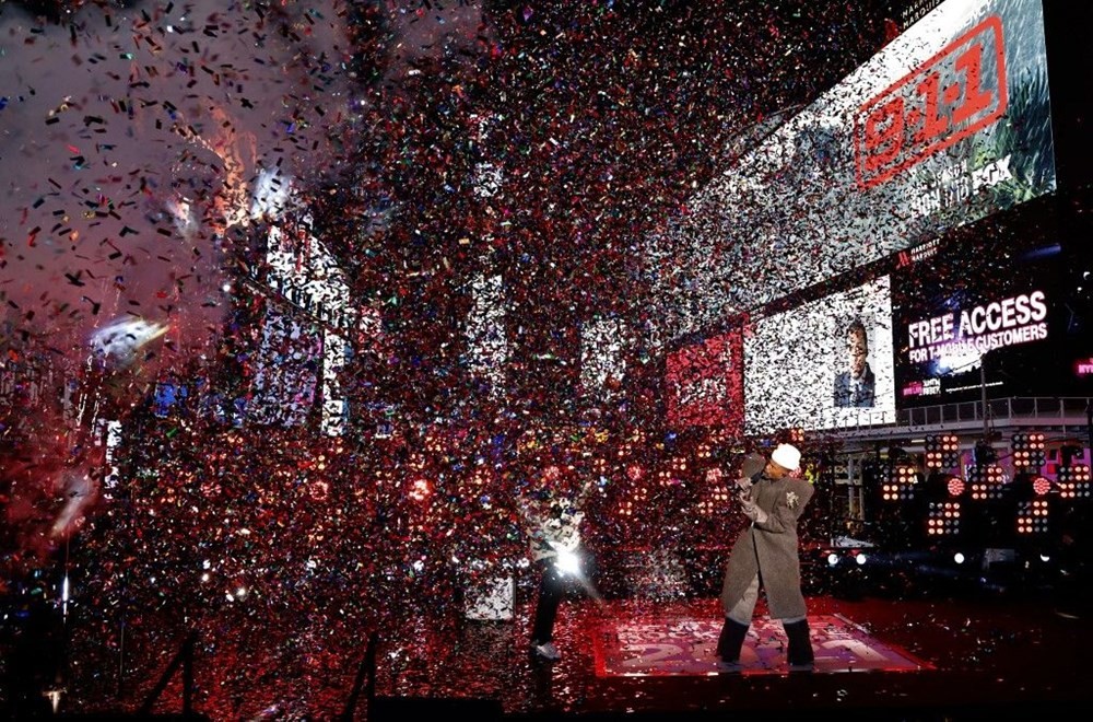 Dünya pandeminin gölgesinde 2021'i böyle karşıladı