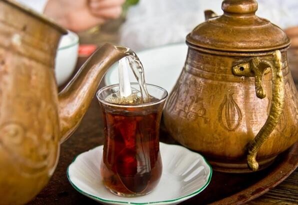 Çay içen yaşlılar daha zeki oluyor