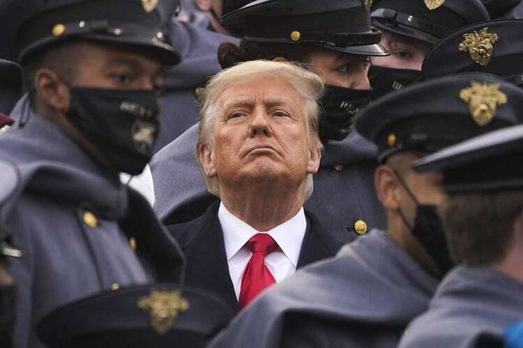 Trump'a bir darbede en yakınından geldi!