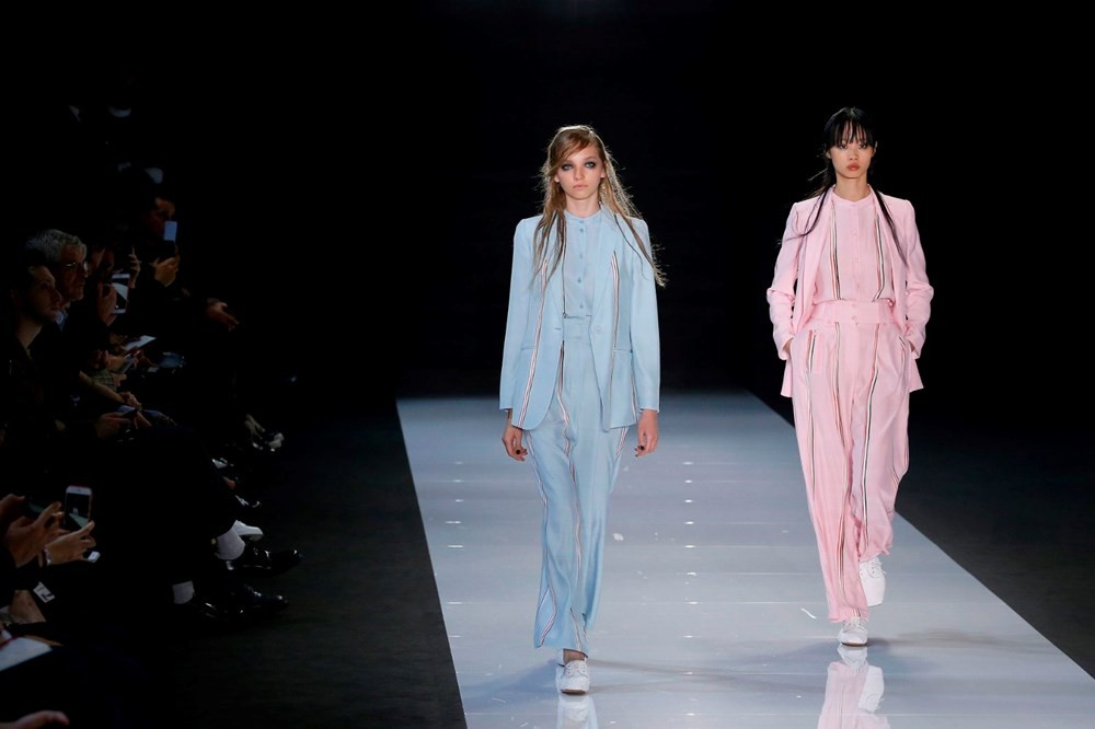 Giorgio Armani'den dijital defile