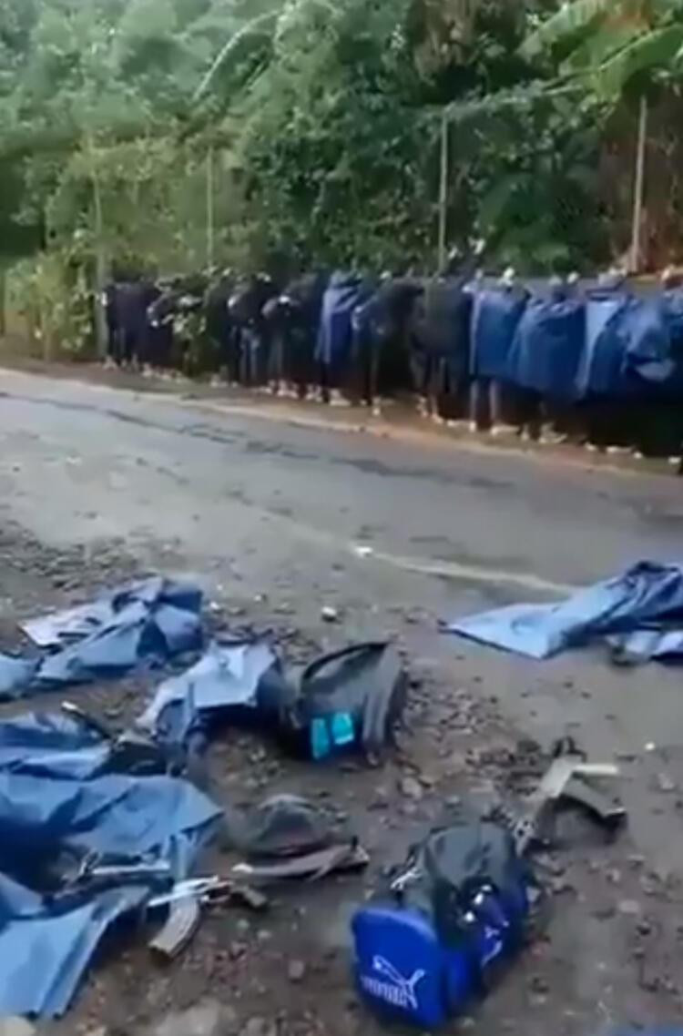 Böyle infaz görülmedi! 20 kişi birden...