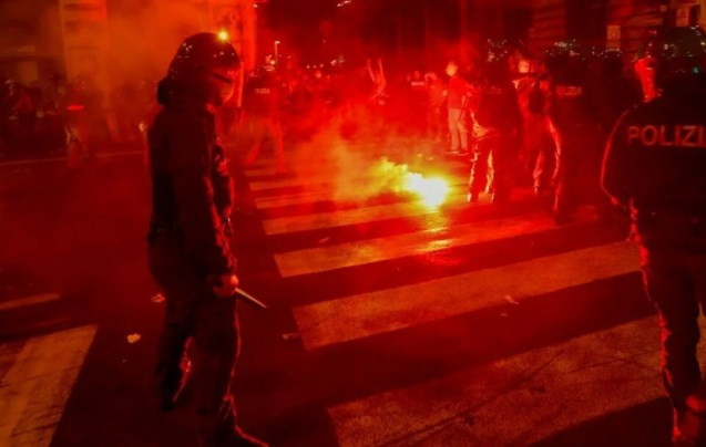 İtalya'da Yeşil Geçiş sertifikasına yönelik protestolar olaylı geçti