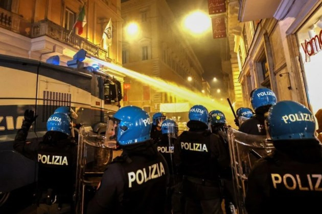 İtalya'da Yeşil Geçiş sertifikasına yönelik protestolar olaylı geçti