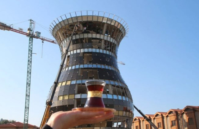 Rize'deki dünyanın en büyük çay bardağı Guinness’e aday