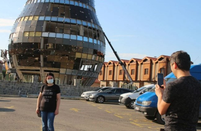 Rize'deki dünyanın en büyük çay bardağı Guinness’e aday