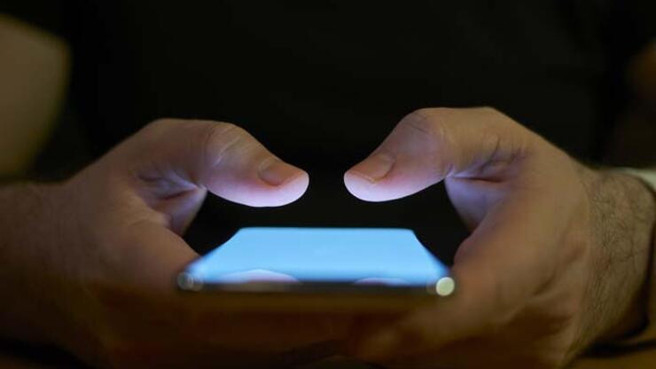 Dikkat: Uzun süre telefon kullanımı bu hastalıkları tetikliyor!