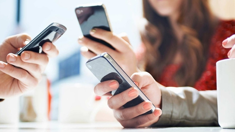 Dikkat: Uzun süre telefon kullanımı bu hastalıkları tetikliyor!