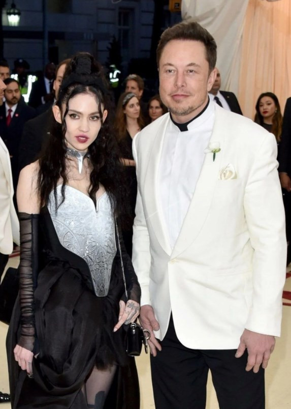 Elon Musk oğlu X AE A-XII ile kamera karşısına geçti