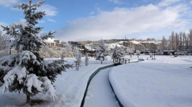 Ardahan'da Kura Nehri dondu