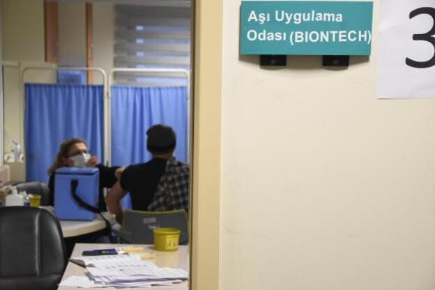 Günde 4 bin kişiye uygulanıyor: Hatırlatma dozu kuyruğu!