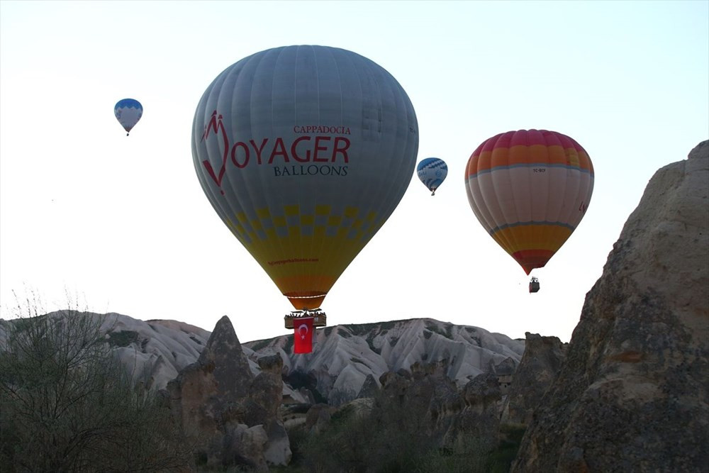 Balonlar Türk bayrakları ve Atatürk posteri ile uçtu